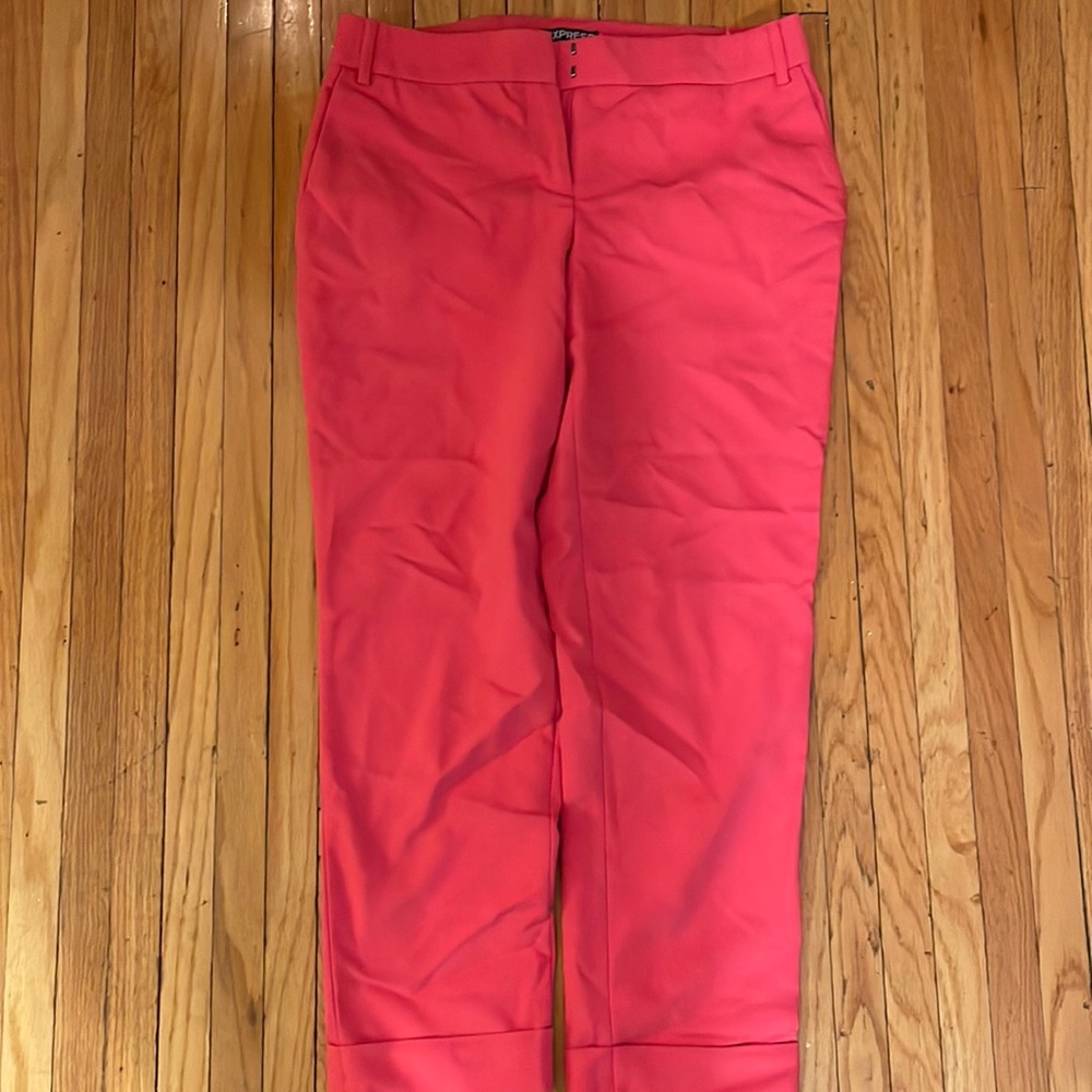 Express editor pink cropped pants. Size 4R